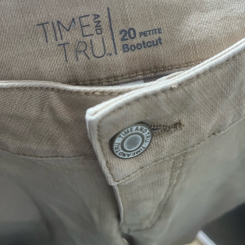 Time and Tru Women’s petite Beige Bootcut Jeans - Picture 3 of 3